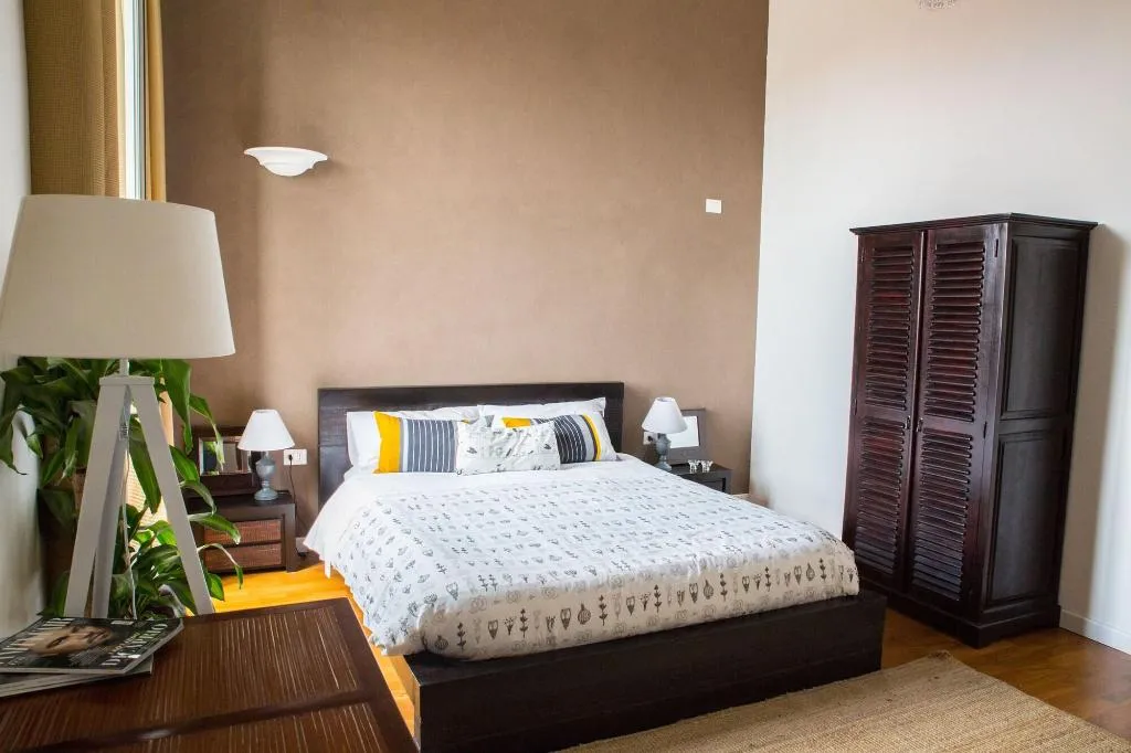 Room, Urban Pine Rooms, Naples