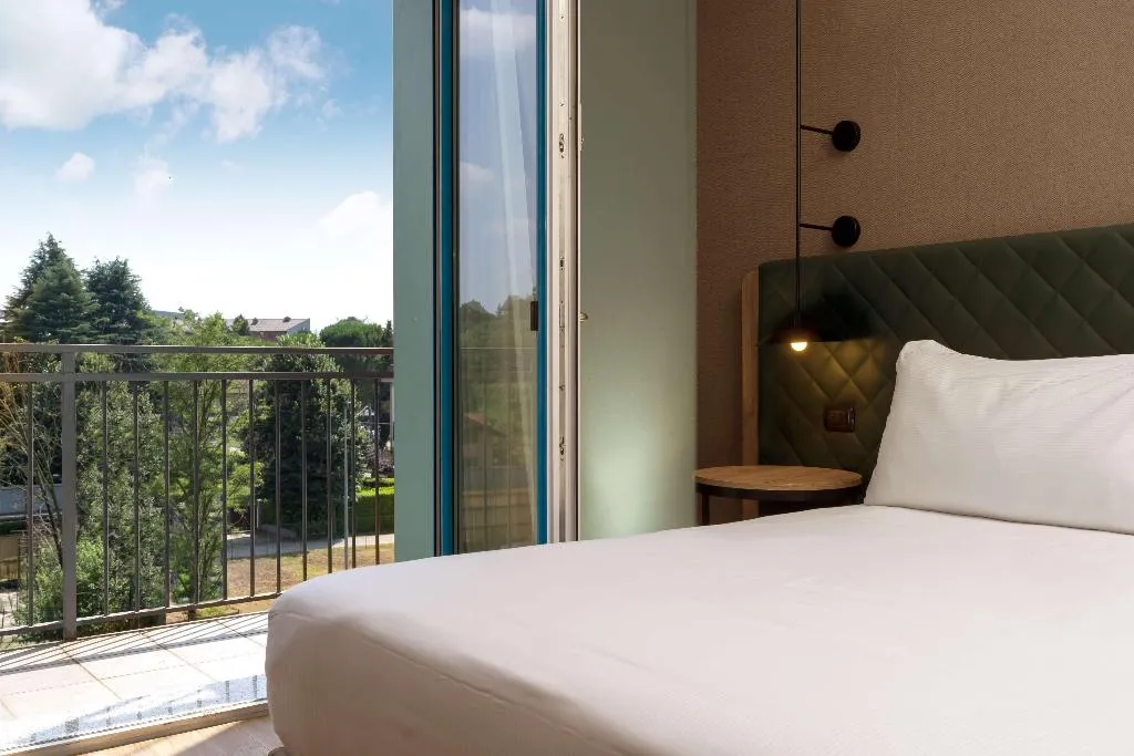 DOUBLE KING SIZE BED Room, Hilton Garden Inn Milan Malpensa, Milan
