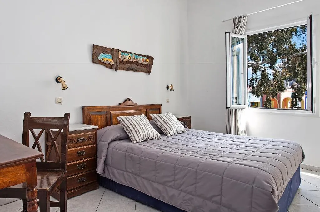 Room, Hotel Eucalyptus, Santorini