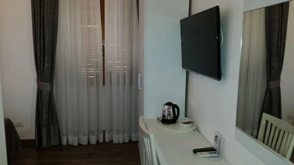 Room, Laterani Dfm, Naples