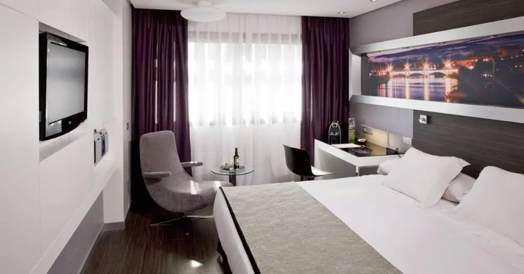 Room, Melia Lebreros, Seville