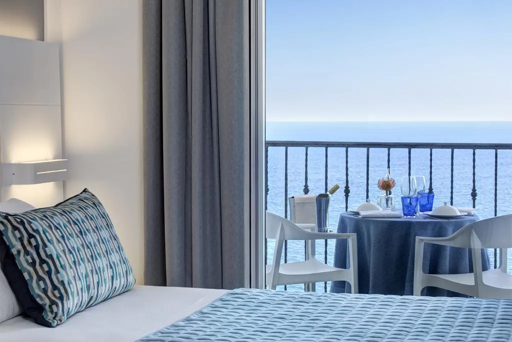 Room, Lloyd's Baia, Naples