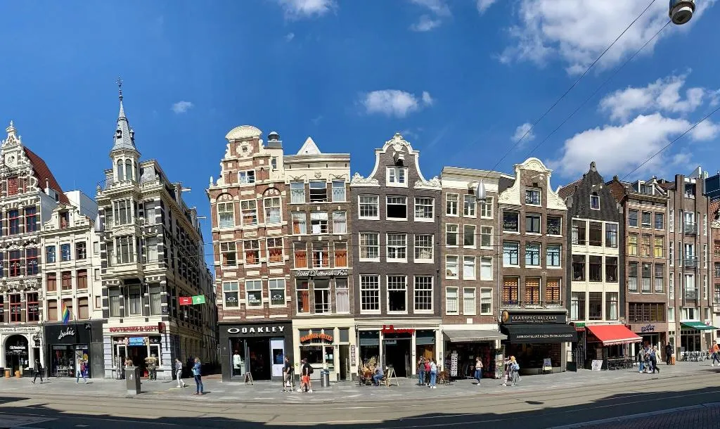 General view, Damrak-Inn, Amsterdam