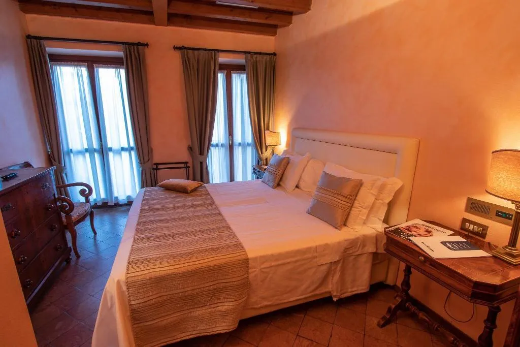 Double or Twin SUPERIOR Room, Le Due Corti, Milan