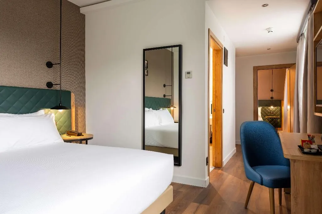 DOUBLE DELUXE KING BED Room, Hilton Garden Inn Milan Malpensa, Milan