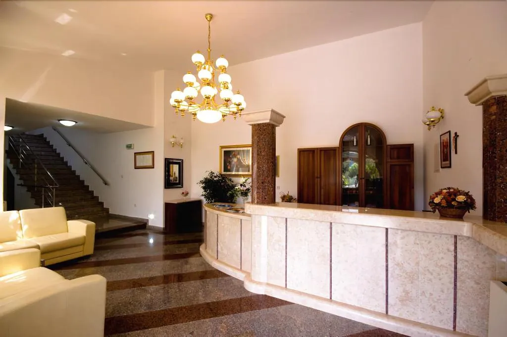 Lobby, Carmen, Istria