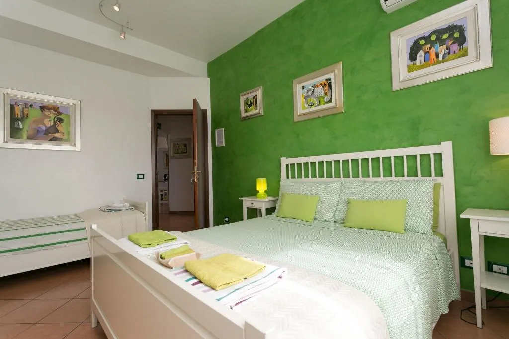 Room, La Duchessa A Roma, Rome
