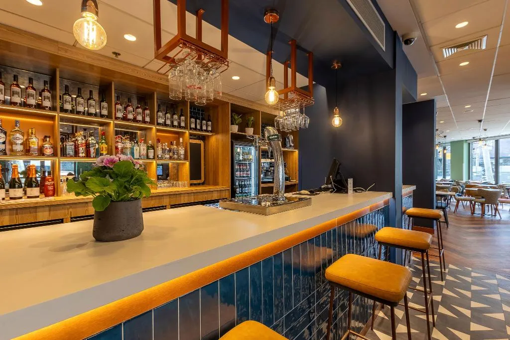 Bar, Travelodge Barcelona Poblenou, Barcelona