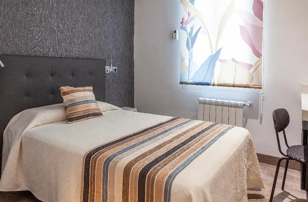 Room, Mediodia, Madrid