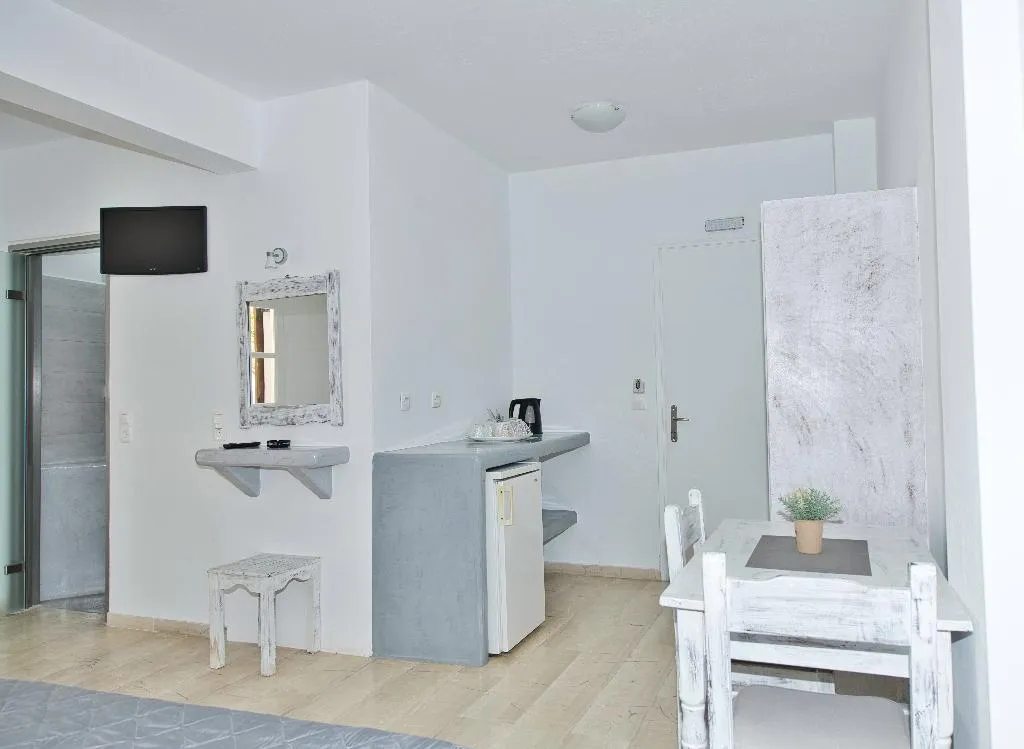 DOUBLE SUPERIOR Room, Ira Apartments, Santorini