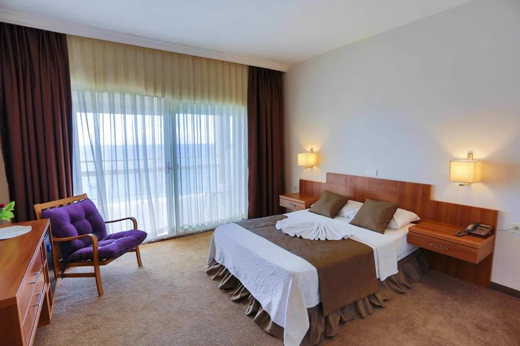 Room, Melis, Izmir