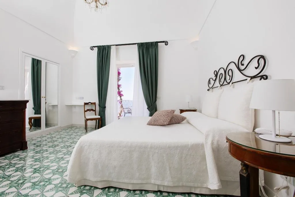 Room, La Bizantina, Naples