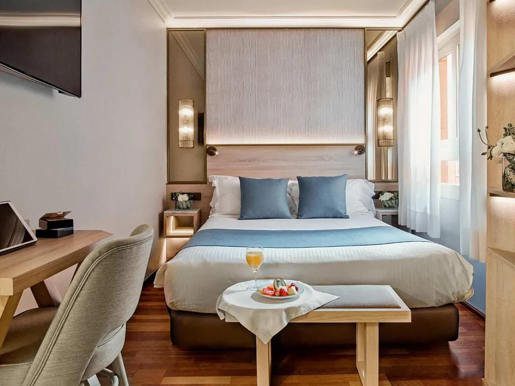 SINGLE WITH DOUBLE BED Room, Preciados, Madrid