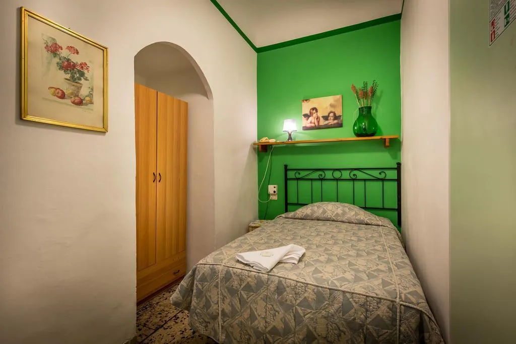 DOUBLE SINGLE USE Shared external bathroom Room, Hotel Ferretti, Florence