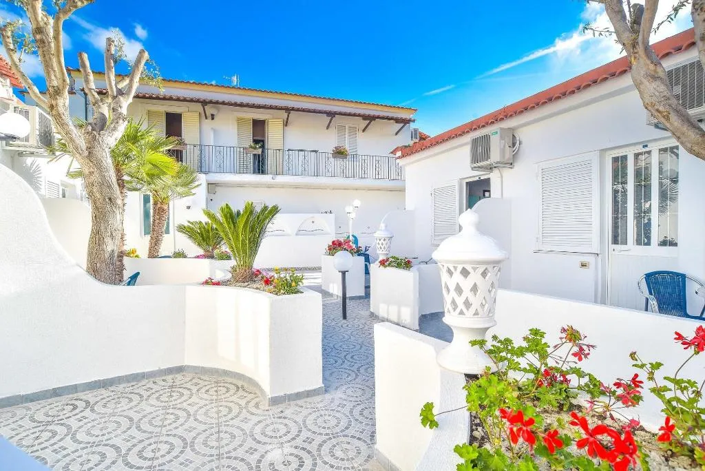 Room, Junior Village, Naples