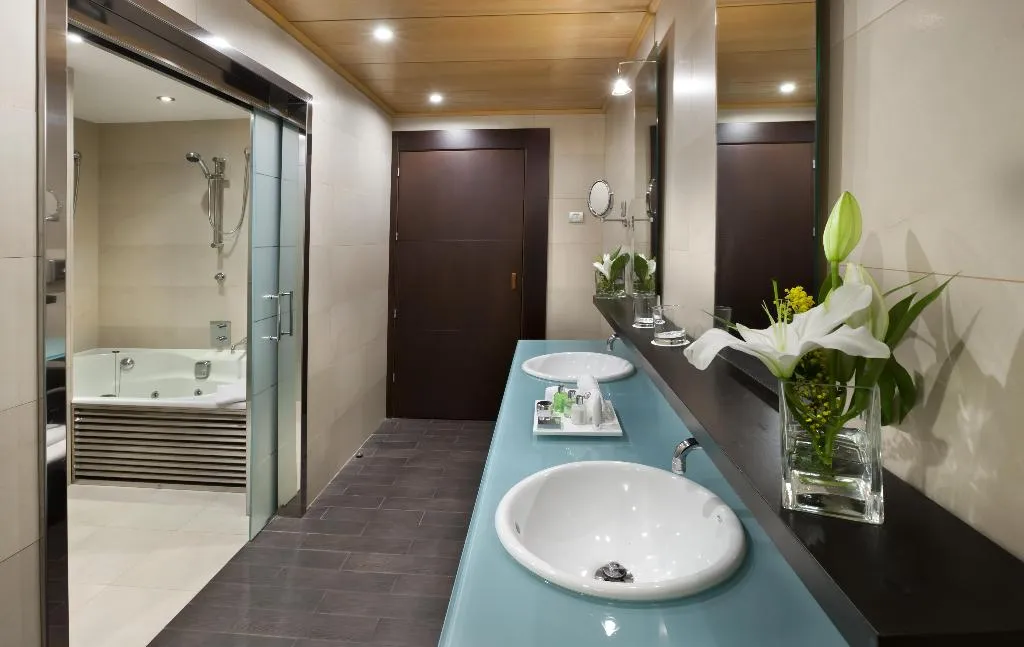 JUNIOR SUITE STANDARD Room, NH Collection Sevilla, Seville