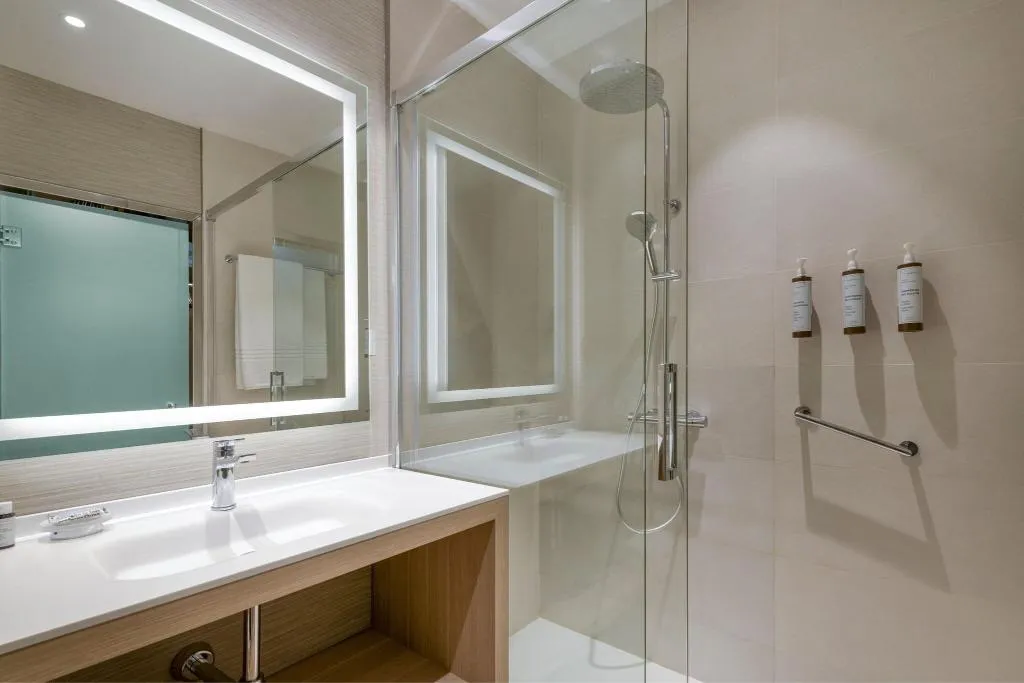 DOUBLE CITY VIEW KING BED Room, AC Som, Barcelona