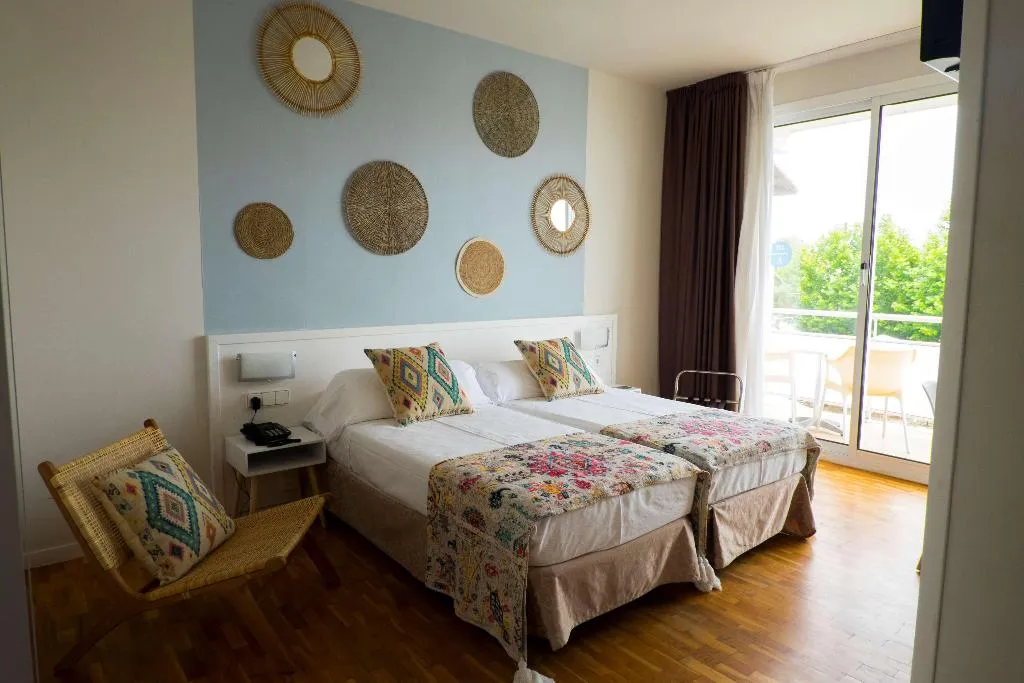 Room, Subur Maritim, Costa Brava