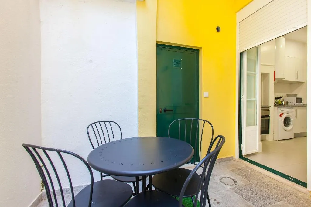 Terrace, Angels Inn Guesthouse, Lisbon