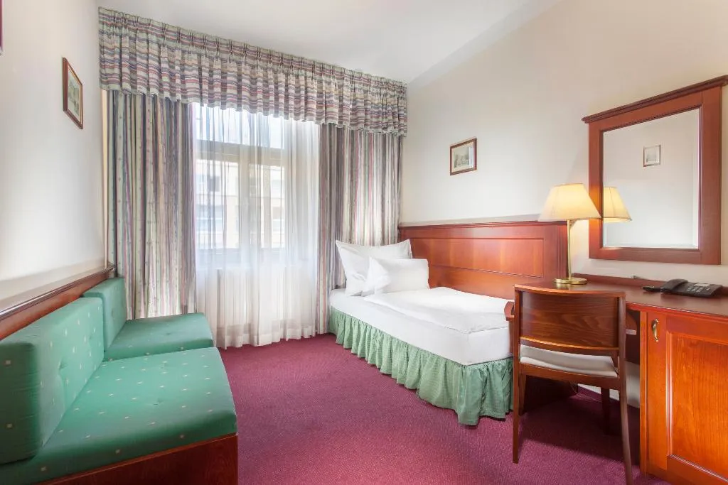 Room, Hotel Lunik, Prague