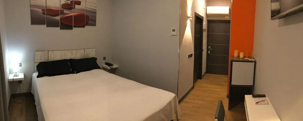 Room, H La Cabaña, Madrid