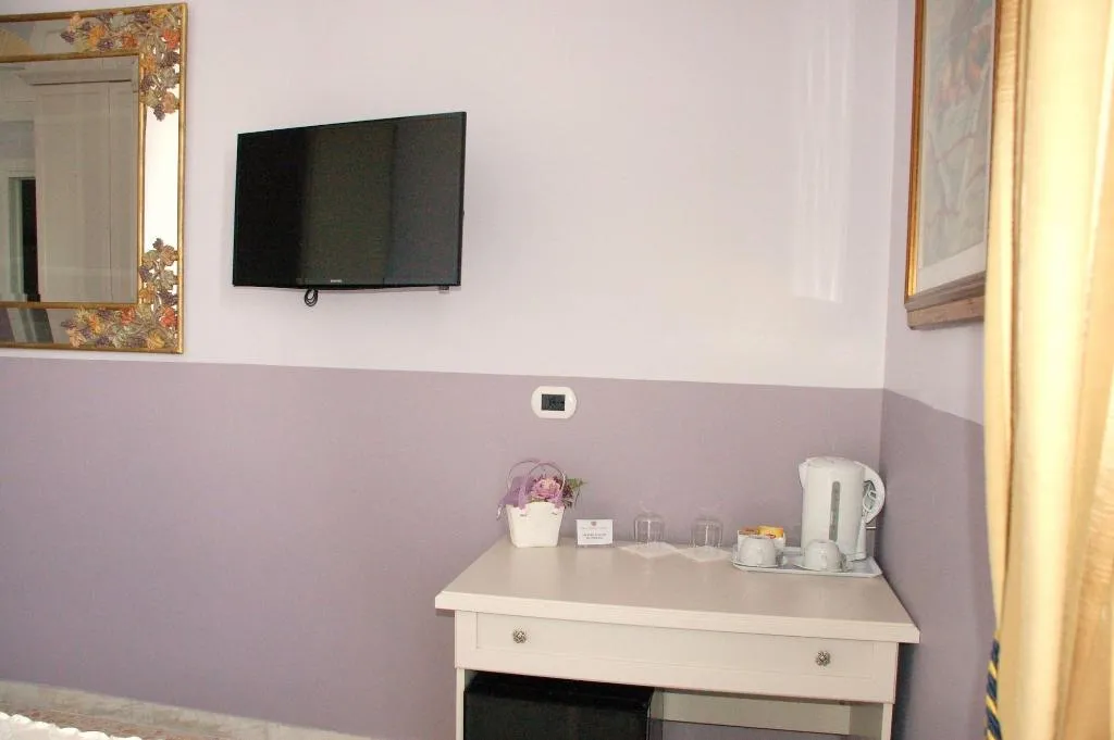 Room, Charme Holidays Colosseum, Naples