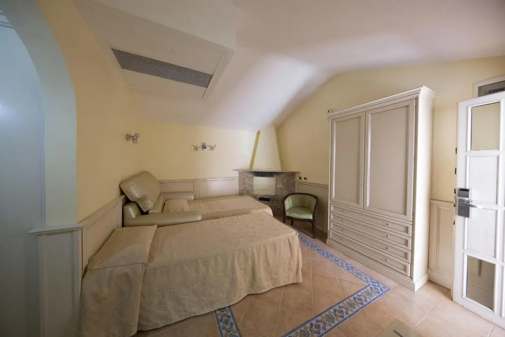 Room, Mancini Park, Rome