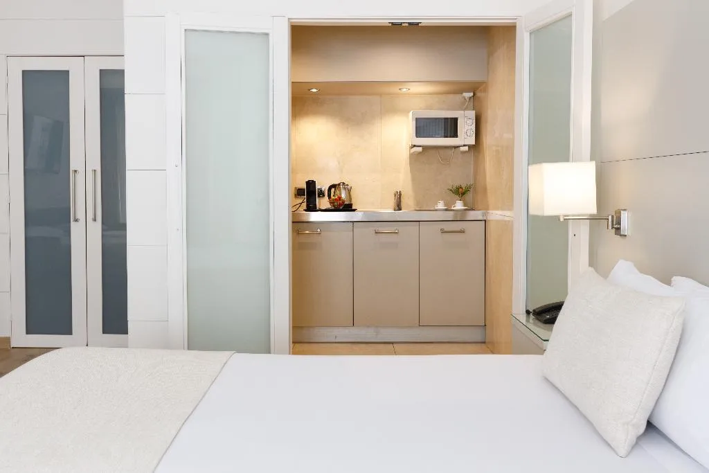 APARTMENT CAPACITY 1 Room, Aparthotel Mariano Cubi, Barcelona