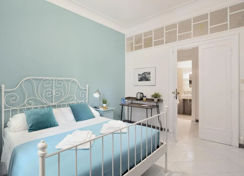 Room, B&B Locanderia, Naples