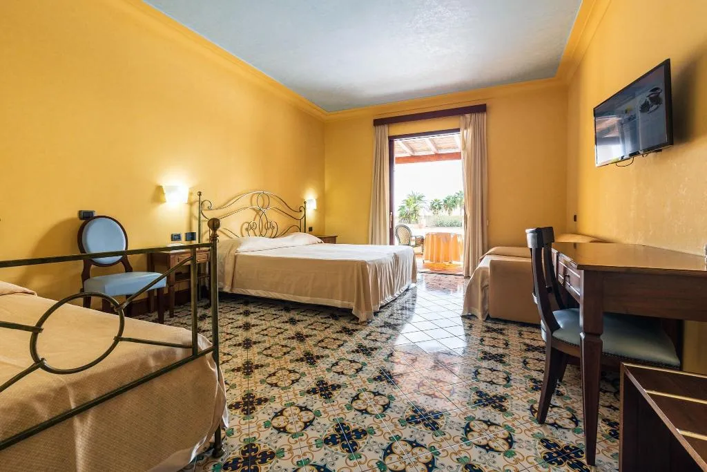 Room, Aktea, Catania