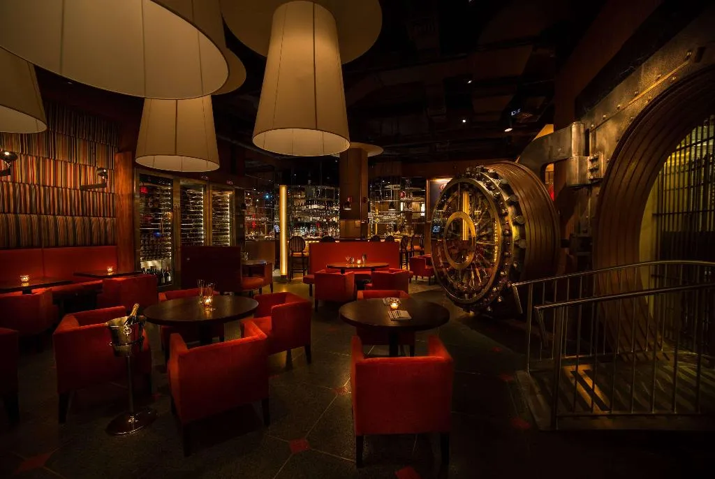 Bar, The New Yorker Hotel By Lotte Hotels, New York
