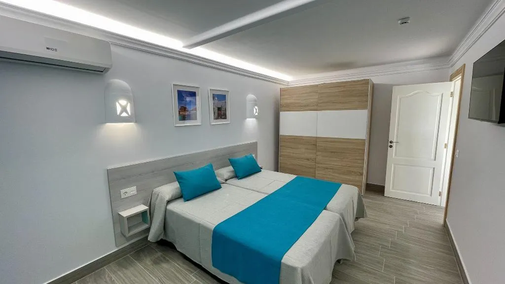 BUNGALOW CAPACITY 6 TWO BEDROOMS Room, Palmeras Garden, Lanzarote