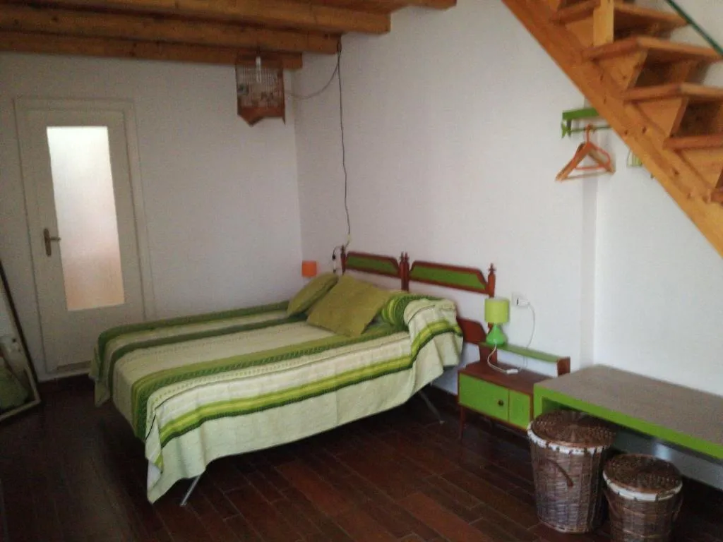 Room, B&B PompeiLog, Naples