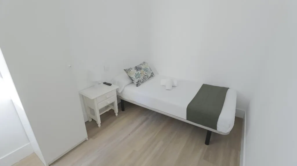 SINGLE WITH SHARED BATHROOM Room, Pensión MYD La Estrella, Madrid
