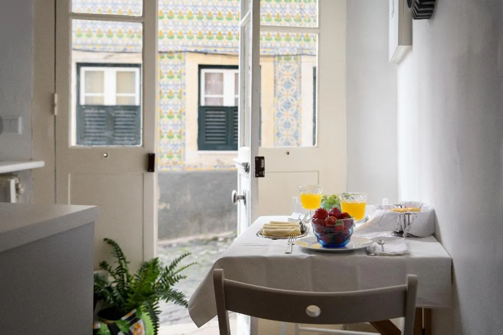 APARTMENT DUPLEX Room, Alfama Yellow House, Lisbon