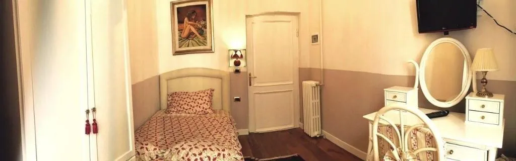 Room, Charme Holidays Colosseum, Naples