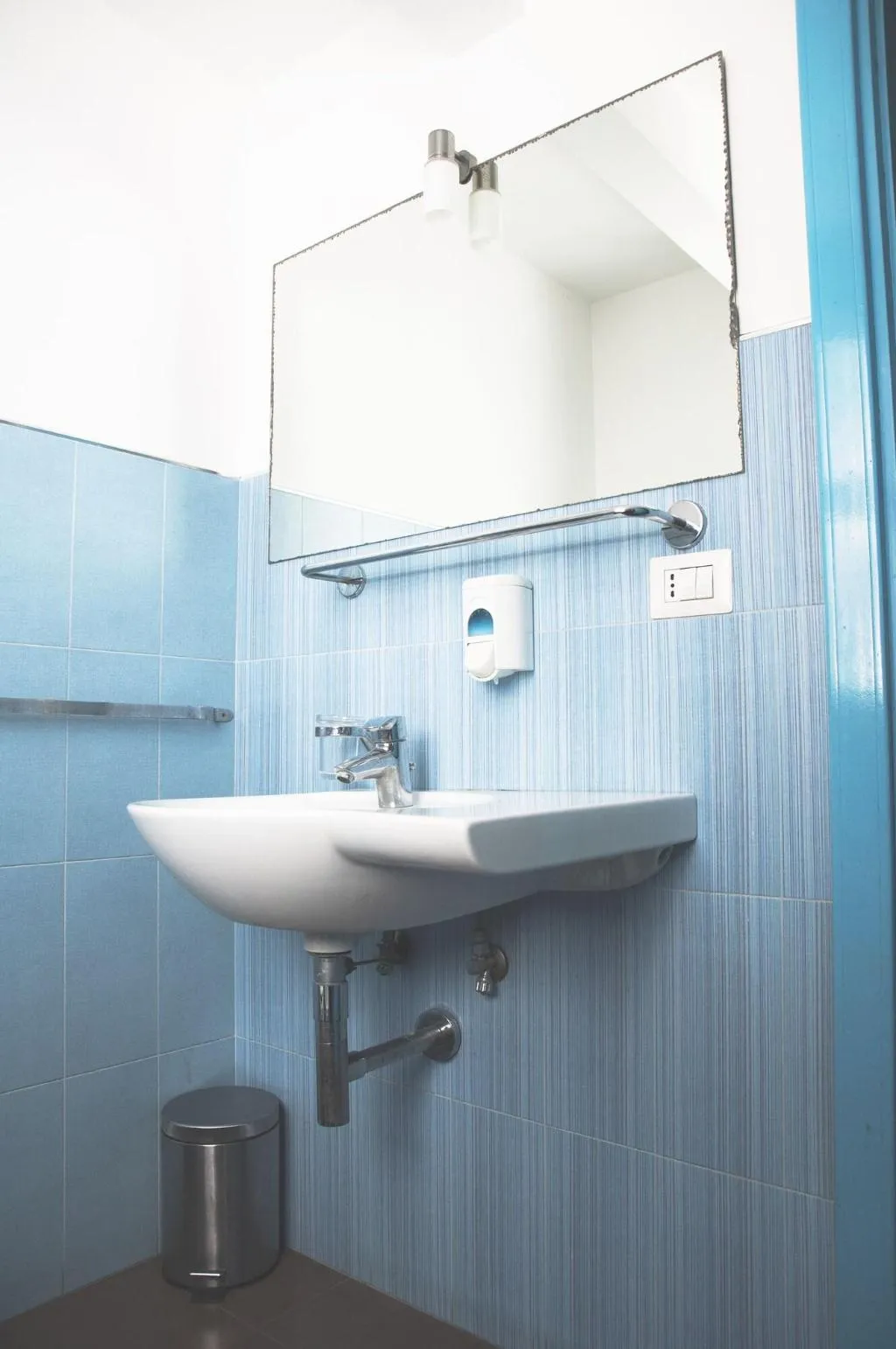Room, City-in-hostel-B&B, Catania