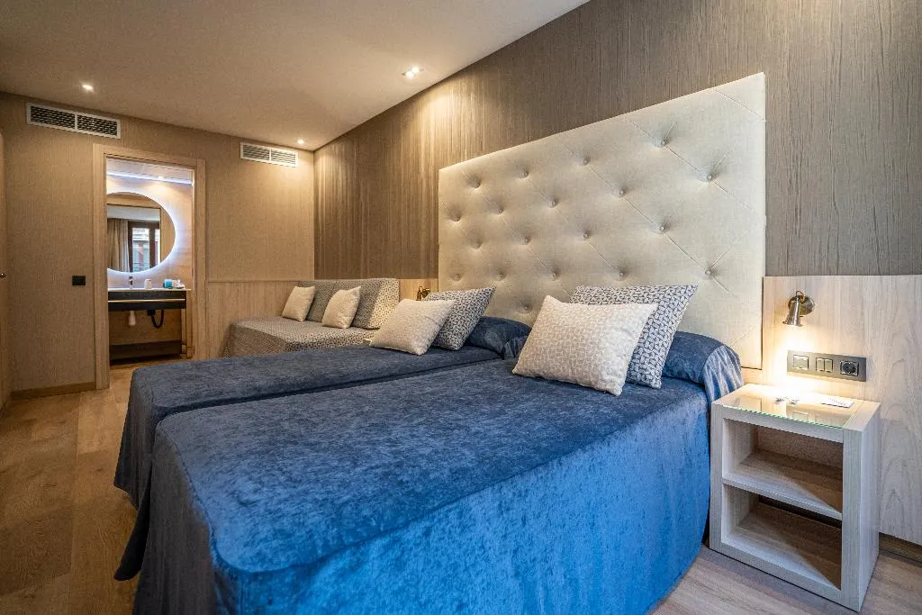 TRIPLE STANDARD Room, Rialto, Barcelona