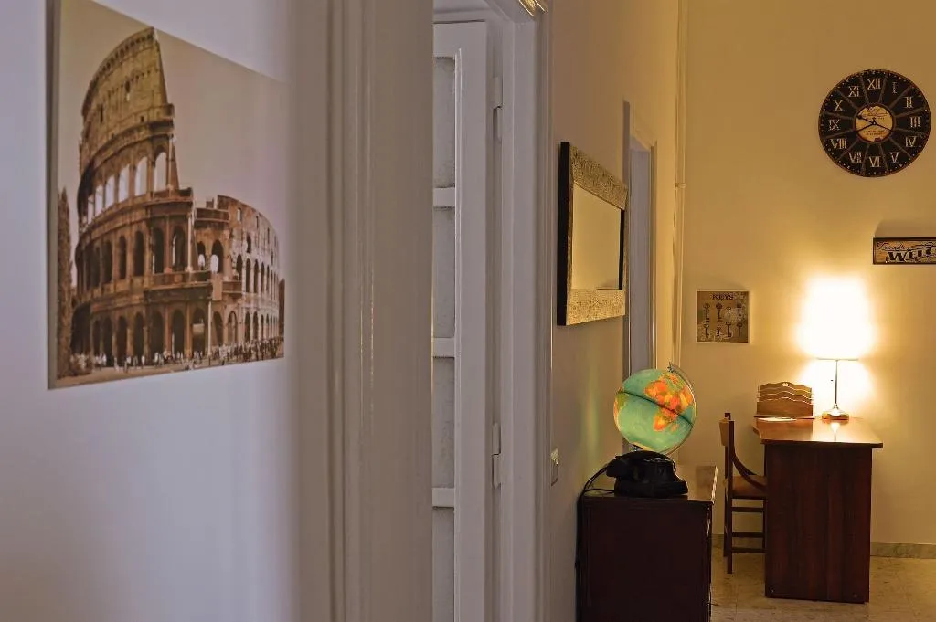 Lobby, Casa Via Cesena, Naples
