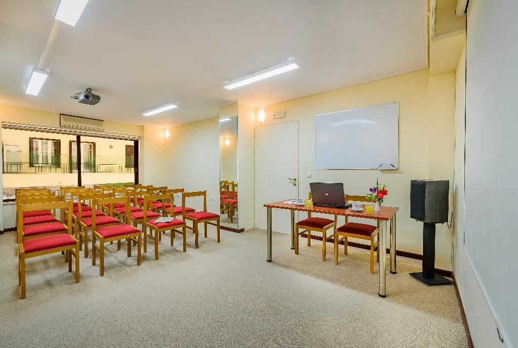Conferences, Chrispy City Living, Crete
