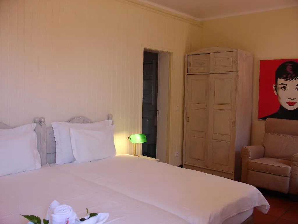 TWIN GARDEN VIEW WITH BALCONY Room, Inn & Art Hotel Gallery, Madeira