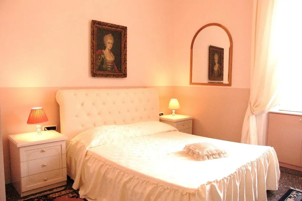 Room, Charme Holidays Colosseum, Naples