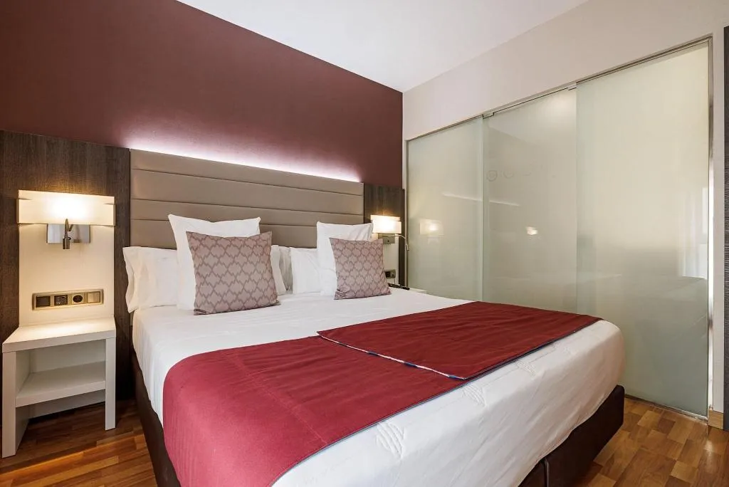 DOUBLE SINGLE USE SUPERIOR QUEEN BED Room, Ronda Lesseps, Barcelona