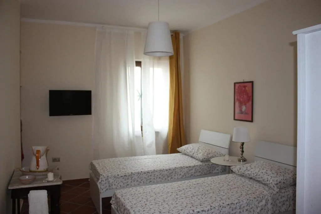 Room, b&b la marchesa, Naples