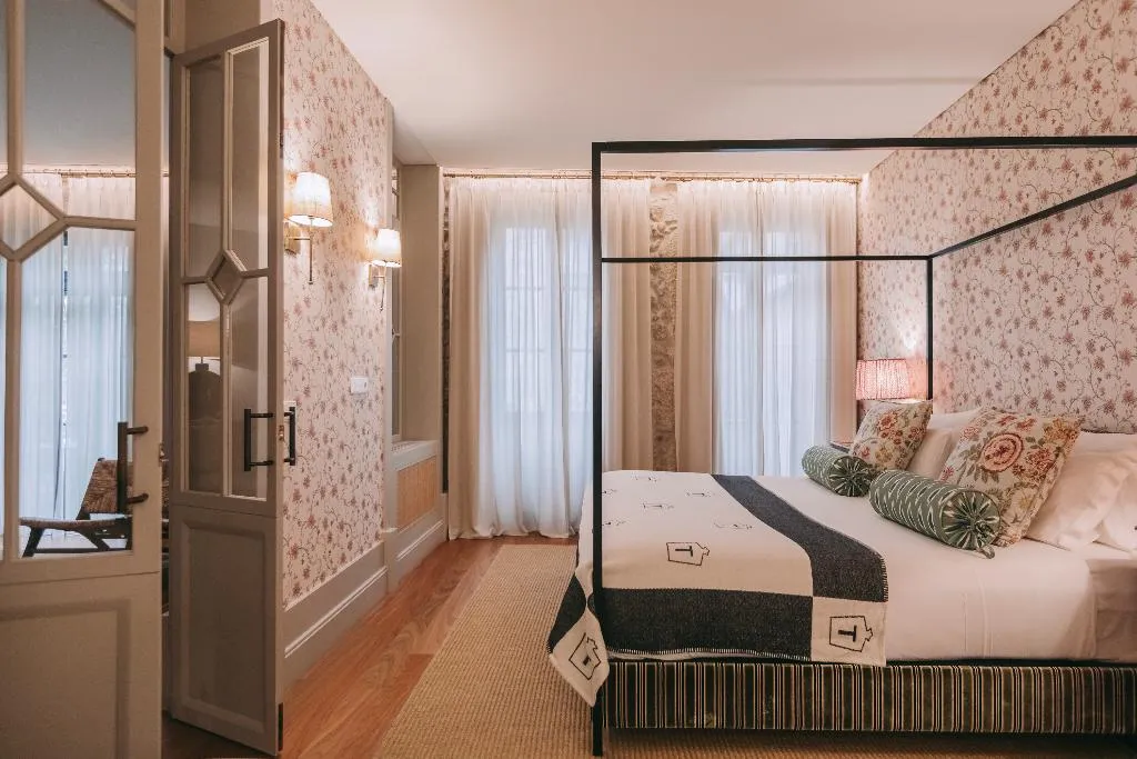 SUITE WITH JACUZZI Room, Torel Saboaria, Porto