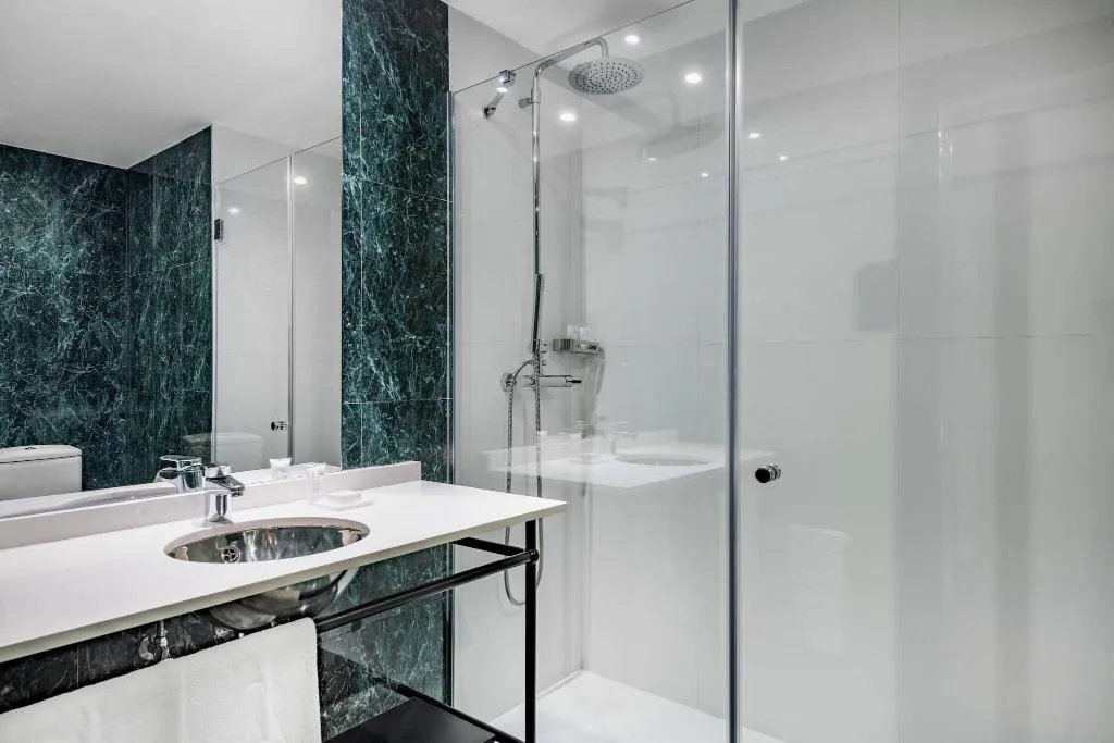DOUBLE SUPERIOR KING BED Room, AC Madrid Avenida de America, Madrid