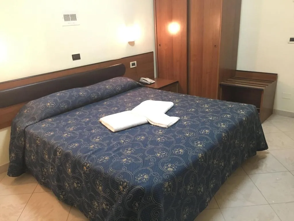 Room, Hotel Positano, Naples