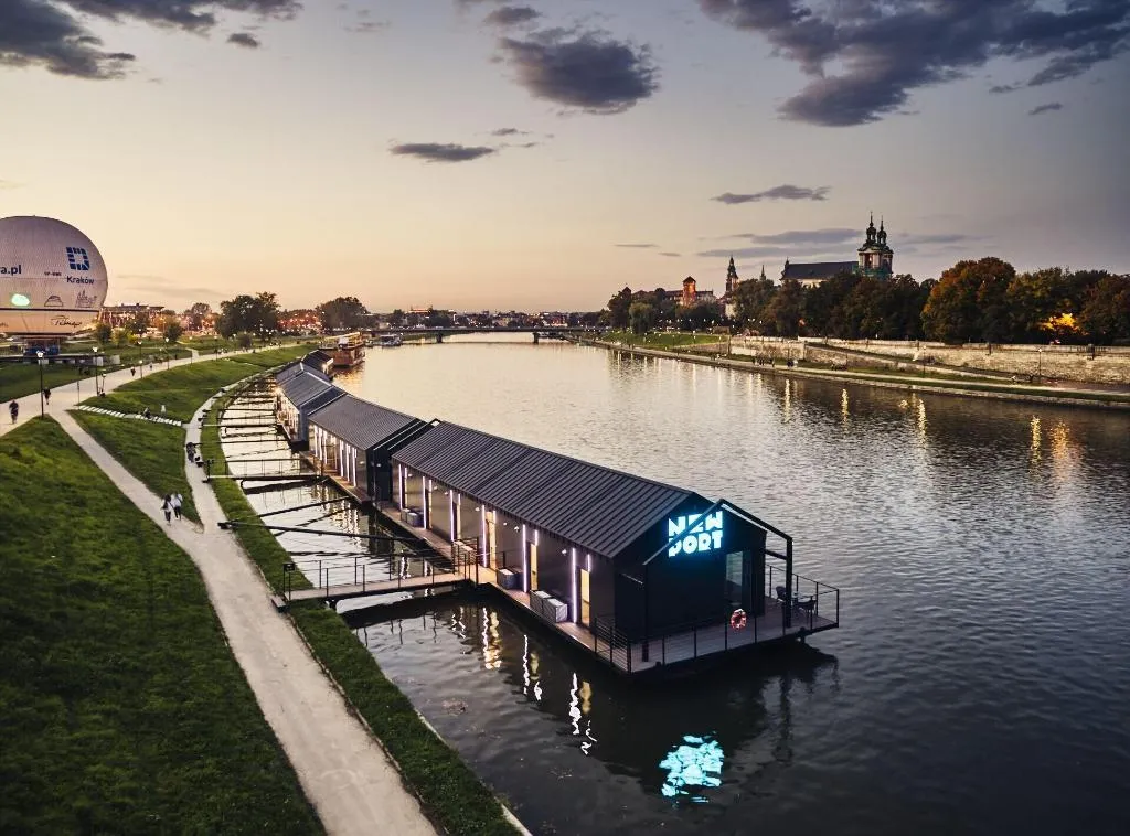 General view, New Port Hotel, Krakow