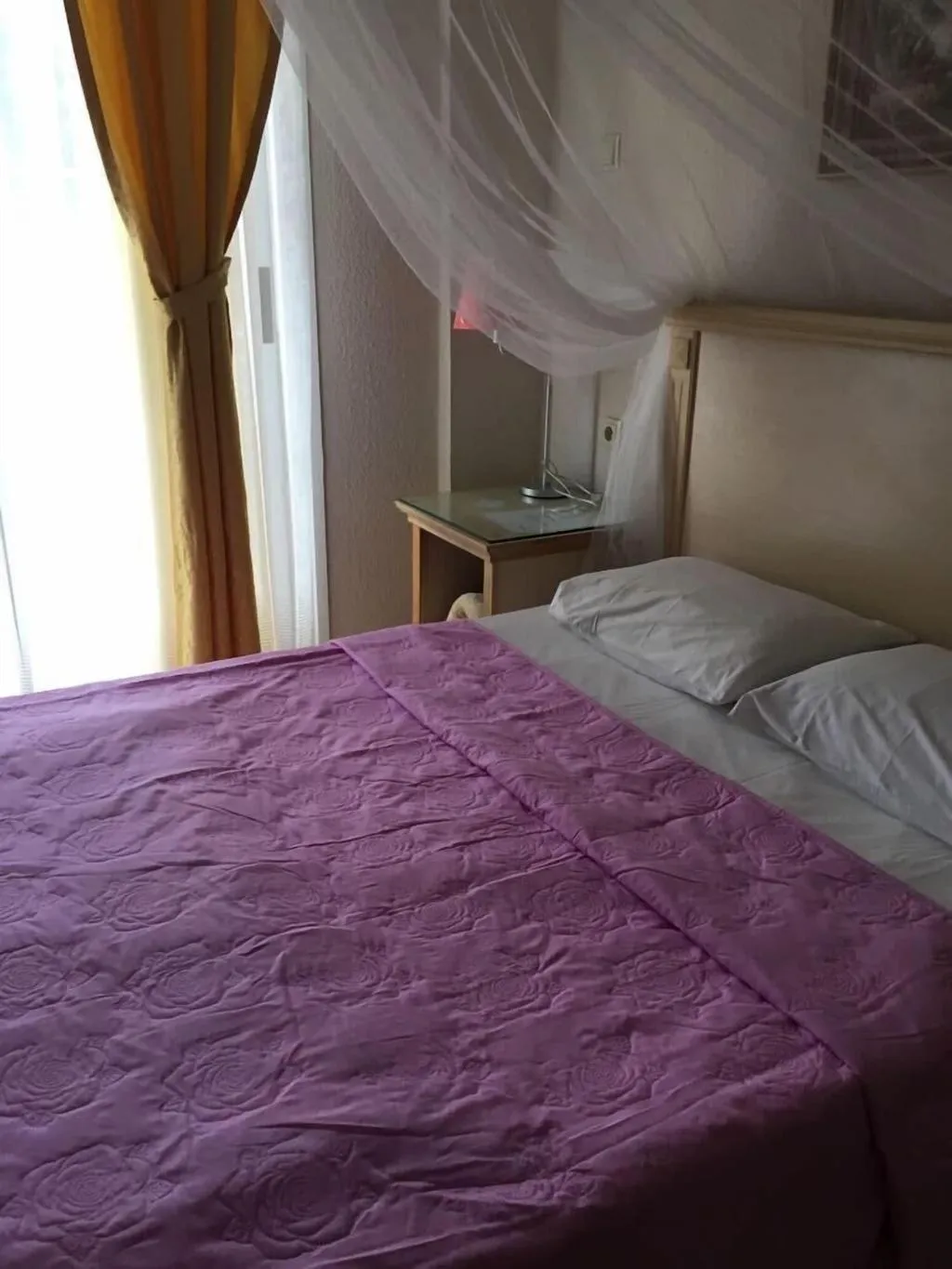 Room, Melaike, Izmir