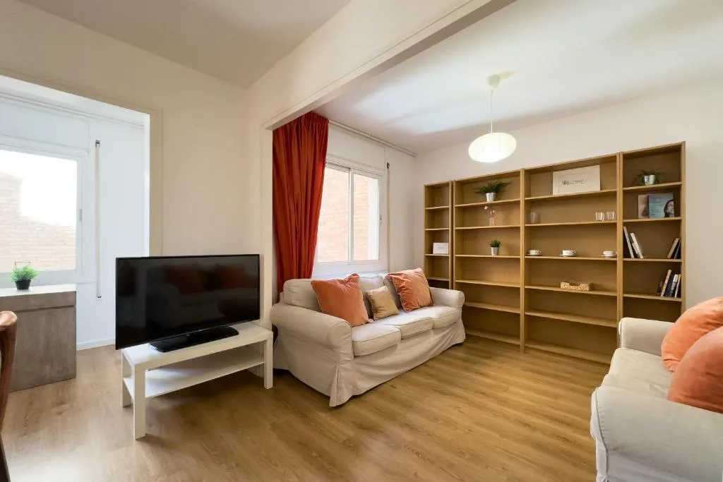 APARTMENT THREE BEDROOMS Room, Ainb Barcelona Sants Apartments, Barcelona